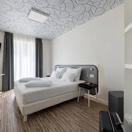 Hotel Hi Torbole - Pool & Torbole Sul Garda