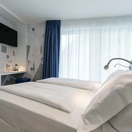 Hi Torbole - Pool & Hotel Torbole Sul Garda